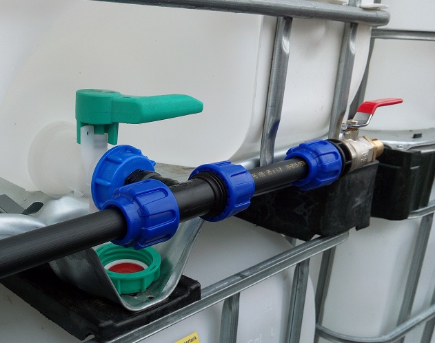 Verbindungsset 25 mm für 5 IBC Tanks mit Pumpenanschluss (Bild für) Verbindungsset 25 mm für 5 IBC Tanks mit Pumpenanschluss